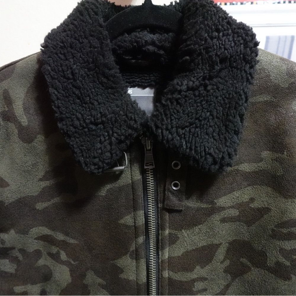 Men Camo Jacket - Picture 2 of 5
